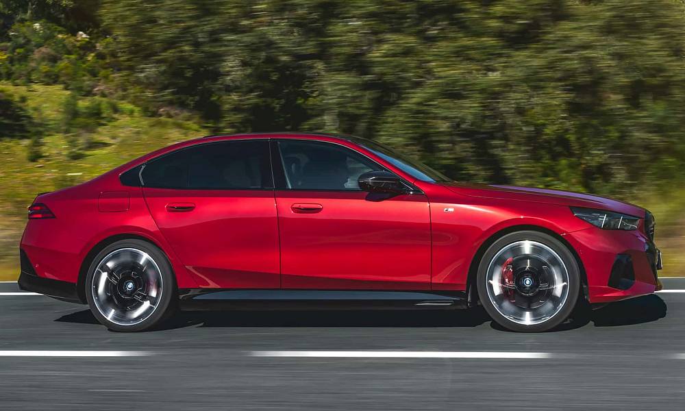 BMW официально представила новый седан BMW 5-Series восьмого поколения