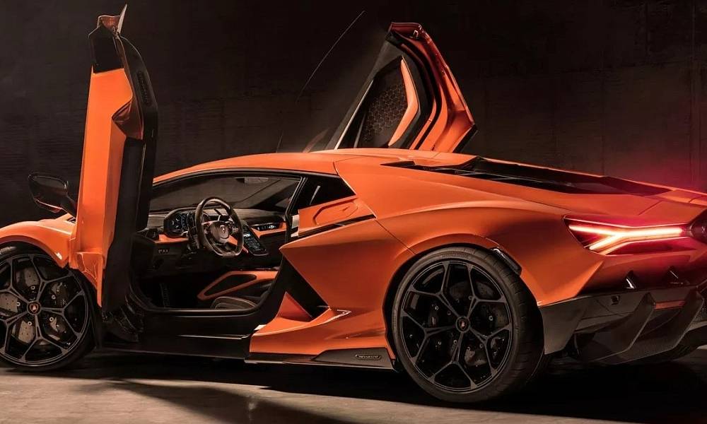 Lamborghini Revuelto: новый гибридный суперкар