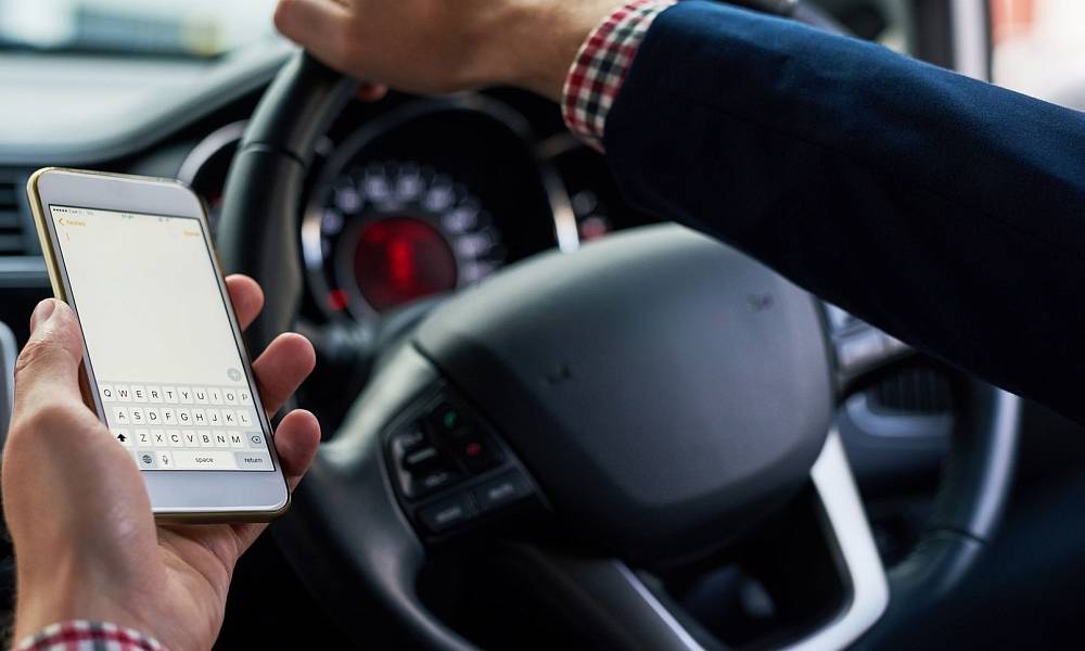 Мобильные телефоны — главная причина смертельных аварий на Кипре в 2025 году