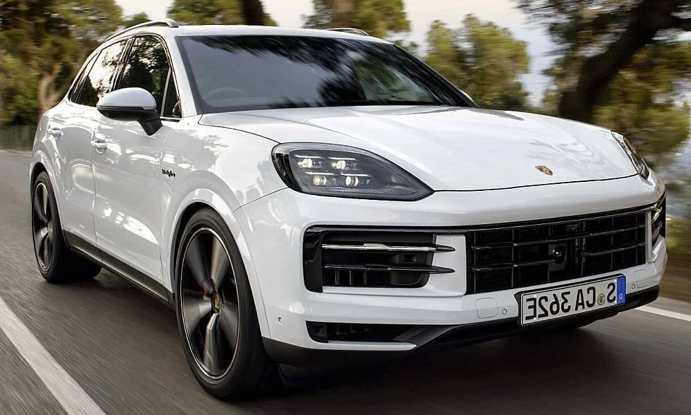 Компания Porsche представила мощный гибридный кроссовер Cayenne S E-Hybrid 2024 года