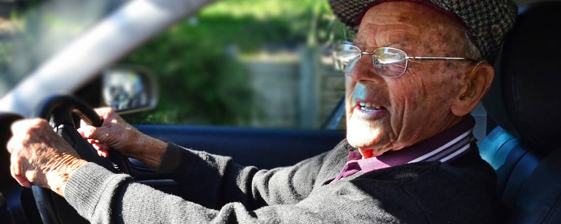 Страховые компании на Кипре обязали оформлять полисы пожилым водителям