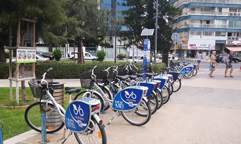 С 1 февраля велосипедистов на Кипре обязуют носить защитный шлем