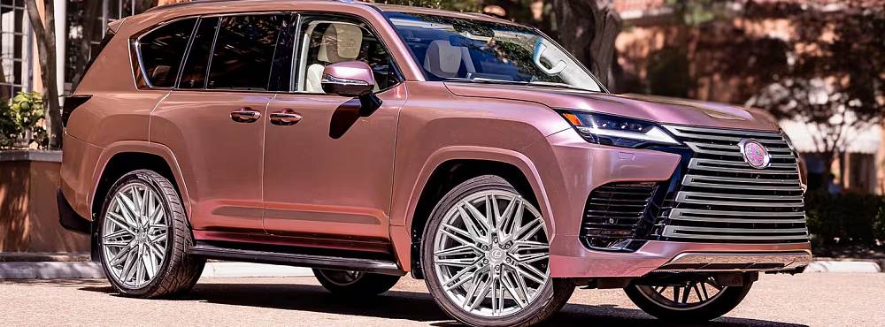 Внедорожник Lexus LX превратили в салон красоты на колесах
