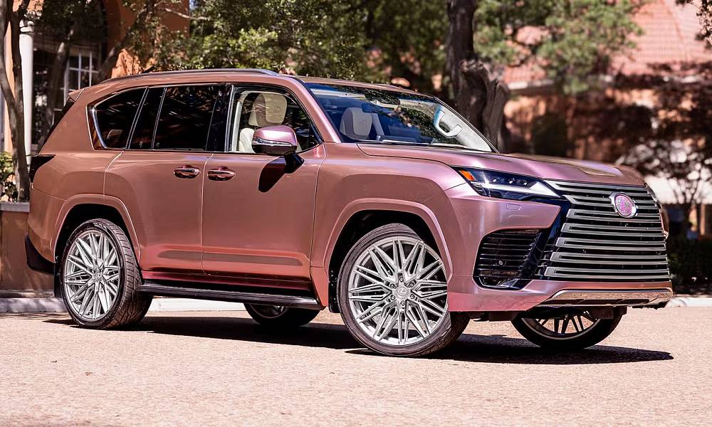 Внедорожник Lexus LX превратили в салон красоты на колесах