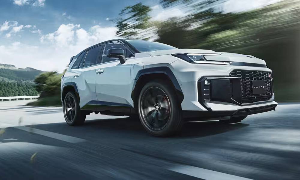 Новый Toyota RAV4 PHEV 2026: 150 км на электротяге и спортивная версия GR Sport