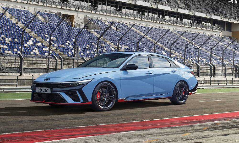 Hyundai показал обновленный седан Elantra в модификациях N и N Line